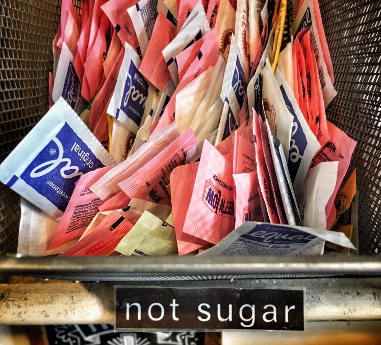 Sugar substitute packets in a basket